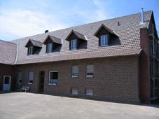 Das Haupthaus vom Innenhof her aufgenommen.